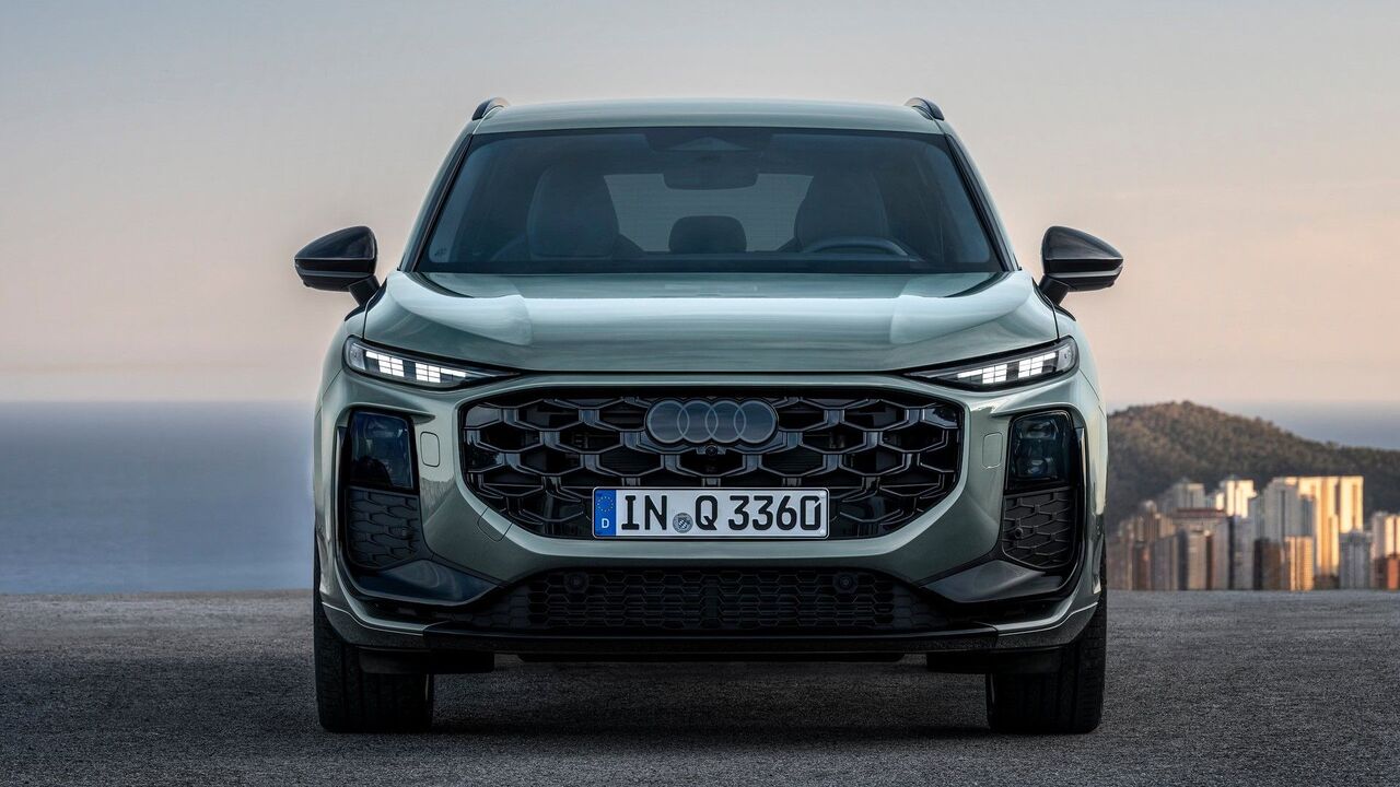 2026年型アウディQ3の正面ショット