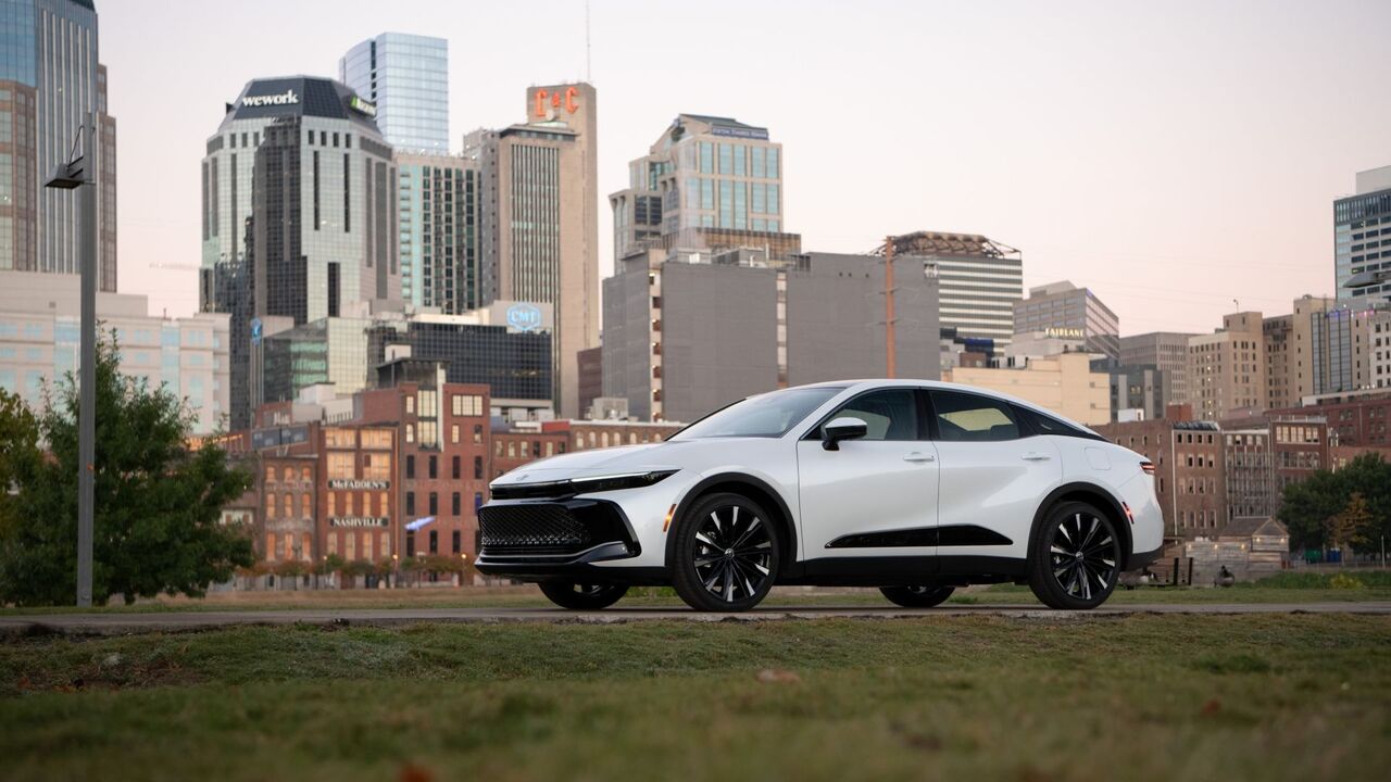 2025 トヨタ クラウンのフロント 3/4 ショット