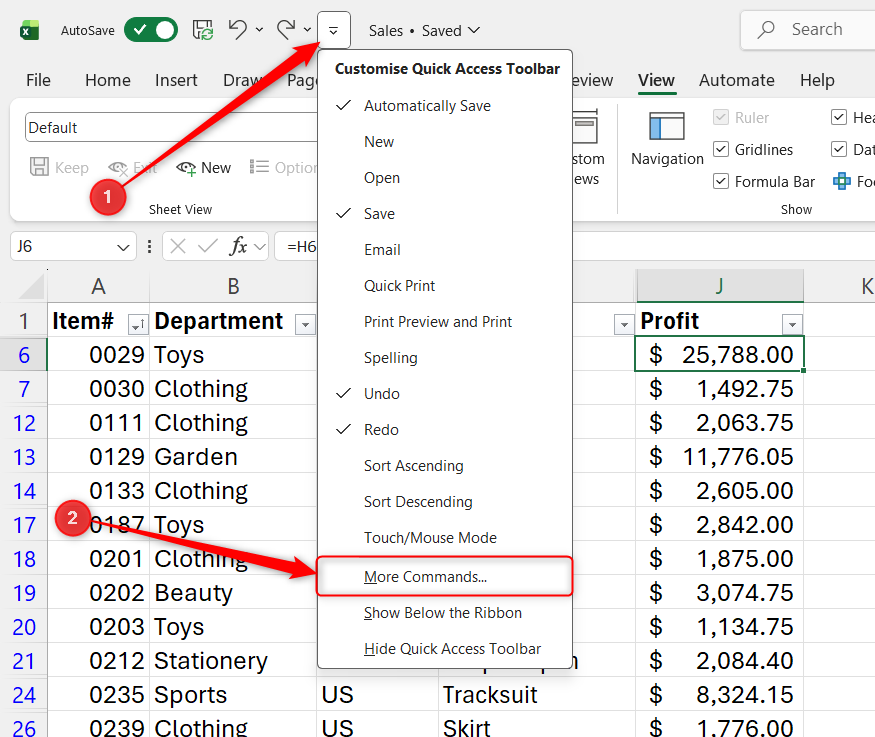 Excel の QAT の下矢印。ドロップダウン リストから[その他のコマンド]が選択されています。