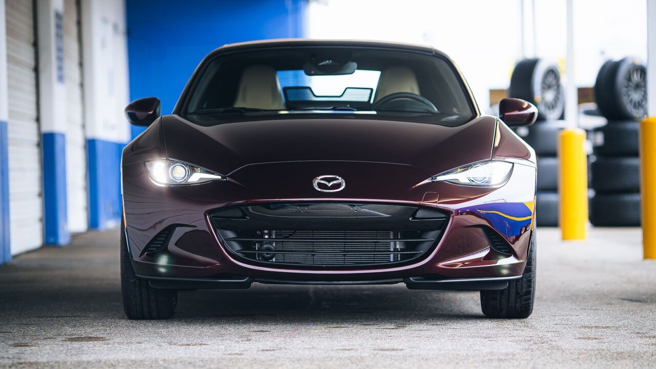 2025年型マツダMX-5 35周年記念エディションの正面ショット