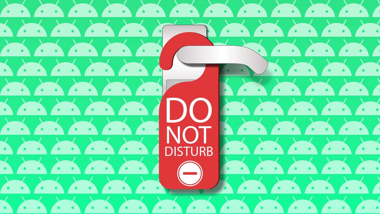 ドアハンドルにぶら下がっている「Do Not Disturb」の標識。背景には Android のロゴが付いています。