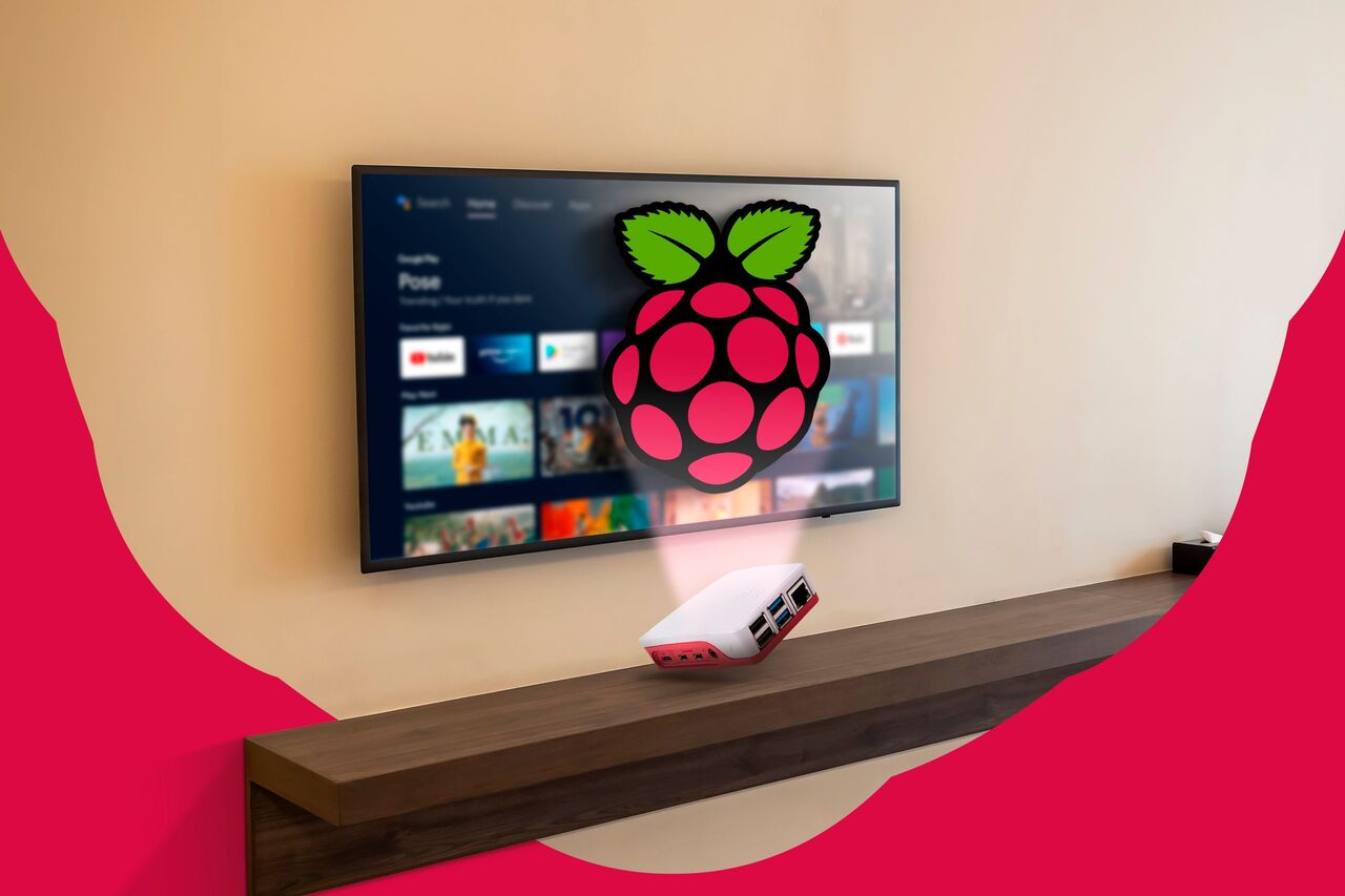 棚の上にある Android TV と、中央に Raspberry Pi とそのロゴ。