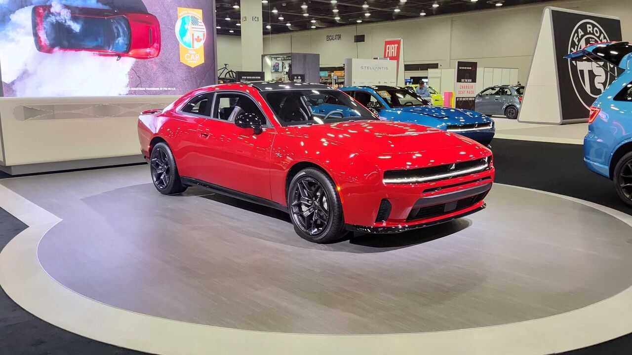 2026 ダッジ チャージャーのフロント 3/4 ショット 