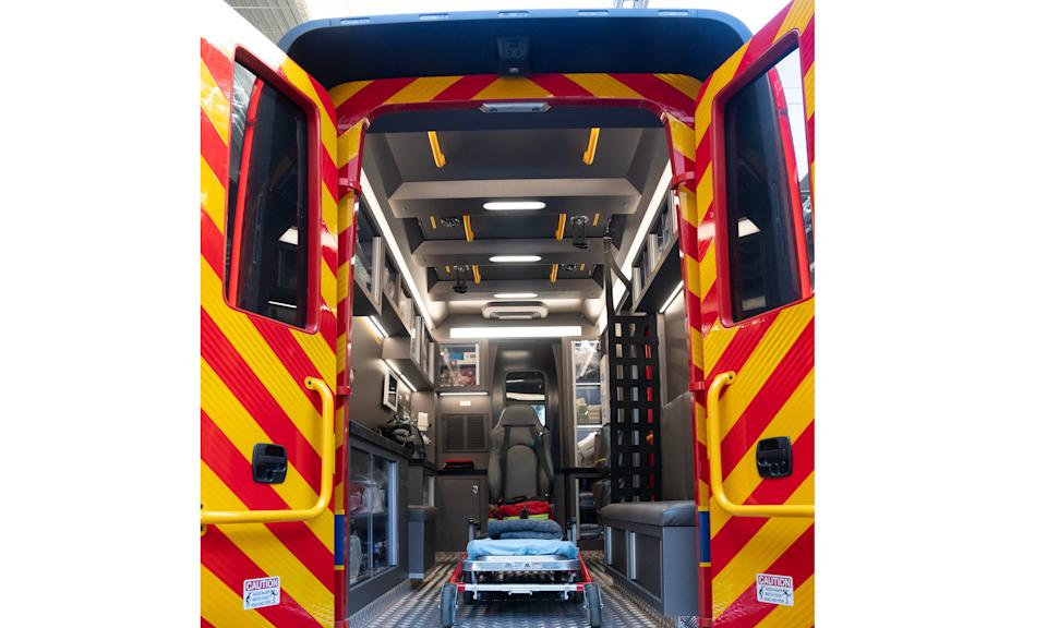 할리우드 세트장 구급차 내부 모습