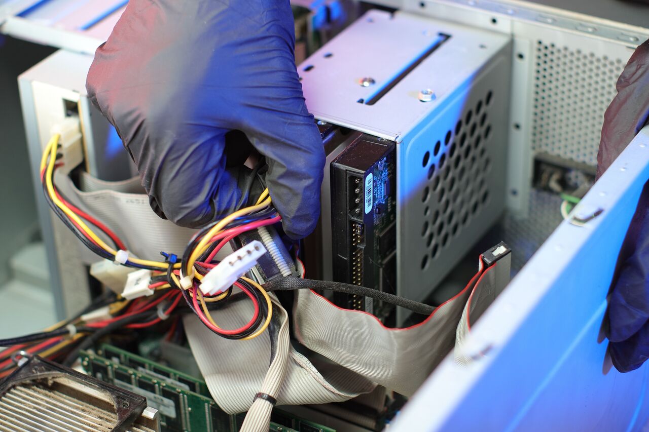 Molex コネクタを備えた PSU。