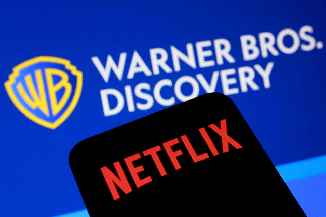 Netflix 및 Warner Bros. Discovery 로고 그림.