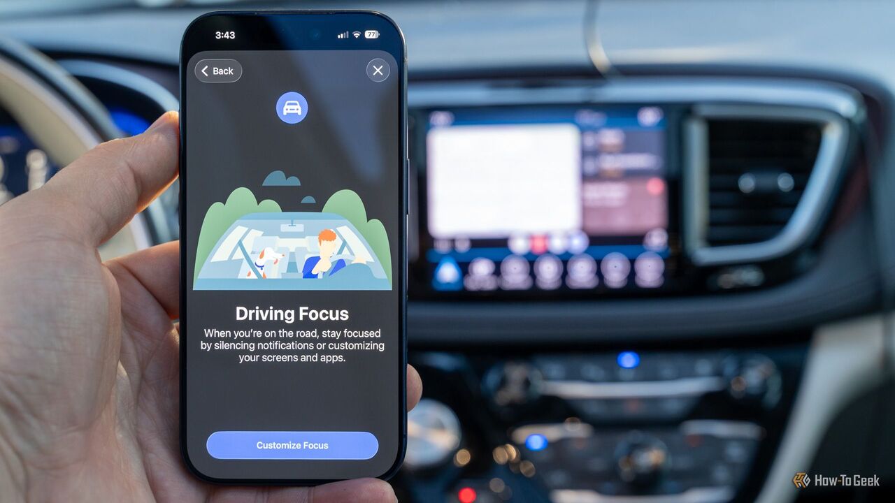 Android Auto をバックグラウンドにした iPhone 17 Pro で表示される運転中は邪魔しないでください。フォーカス モード。