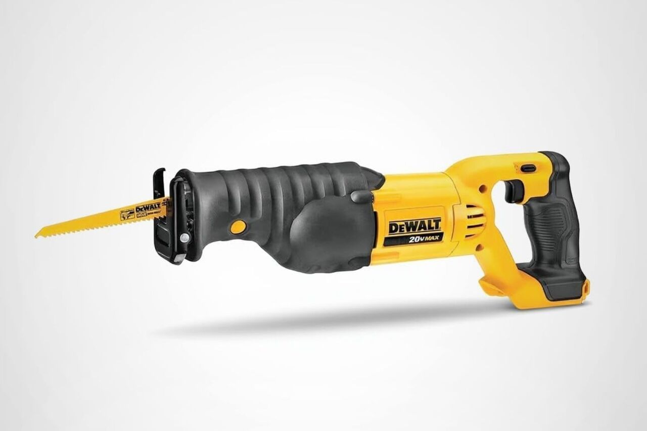 DEWALT의 전기톱