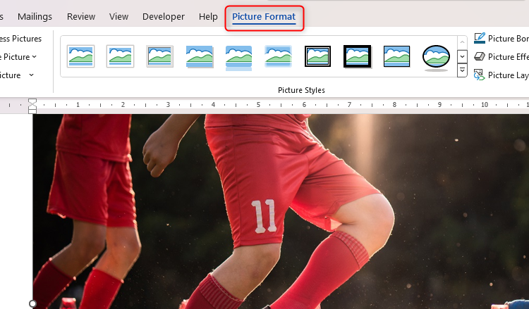 Microsoft Wordの「図の形式」タブ。