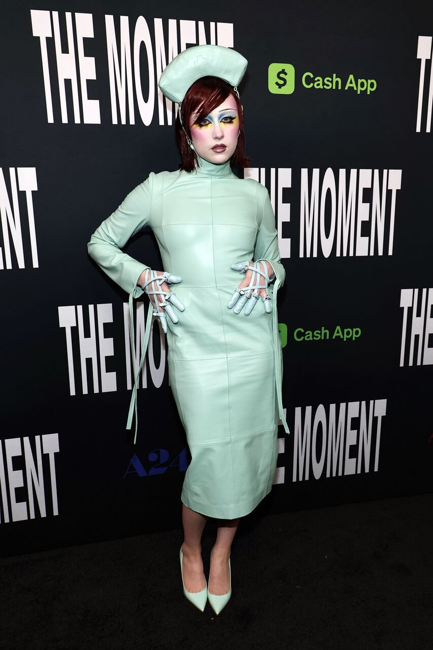 채플 로안이 시사회에 참석한다. "순간"