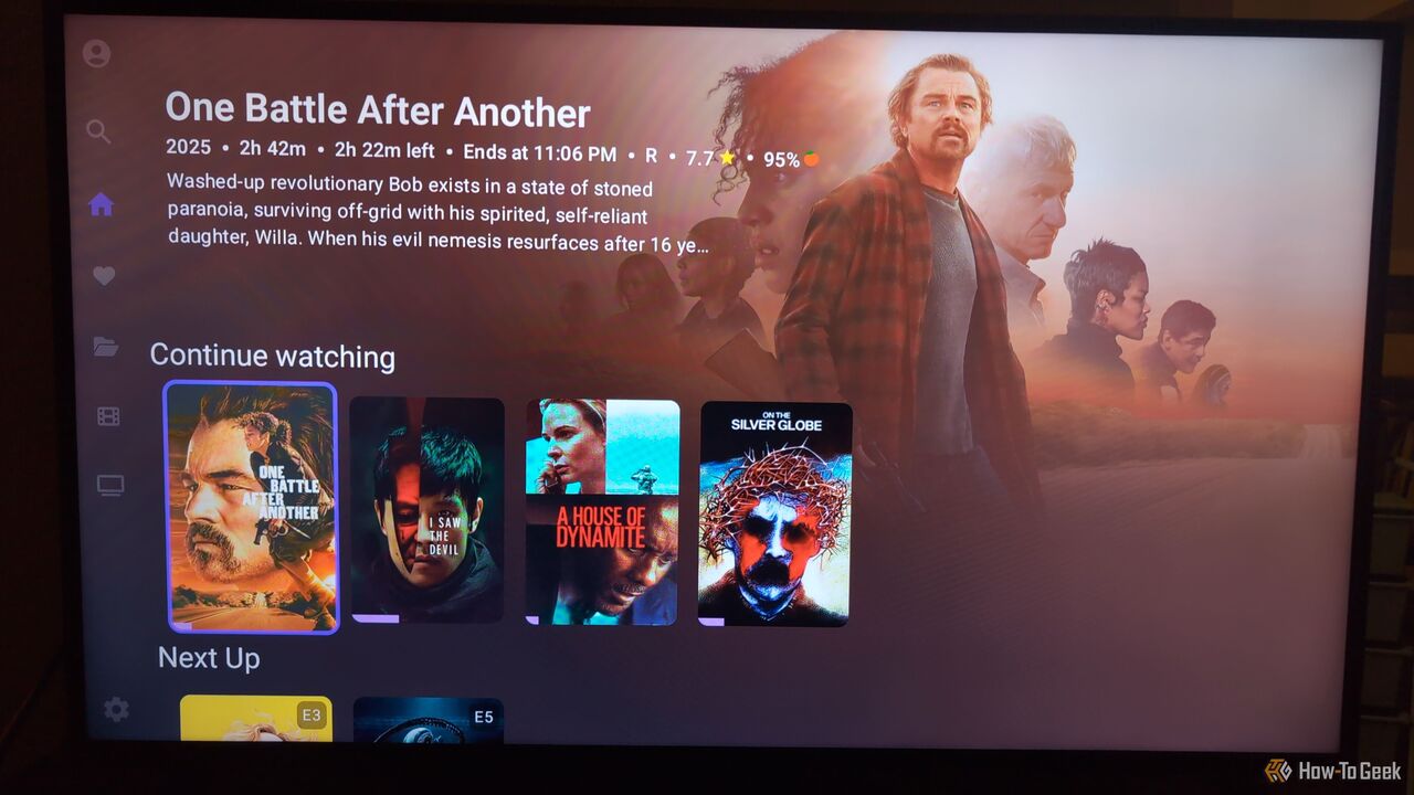 Jellyfin の Wholphin アプリを表示しているテレビ画面の写真。