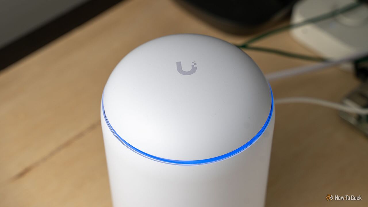 Unifi Dream Router 7 の上部。