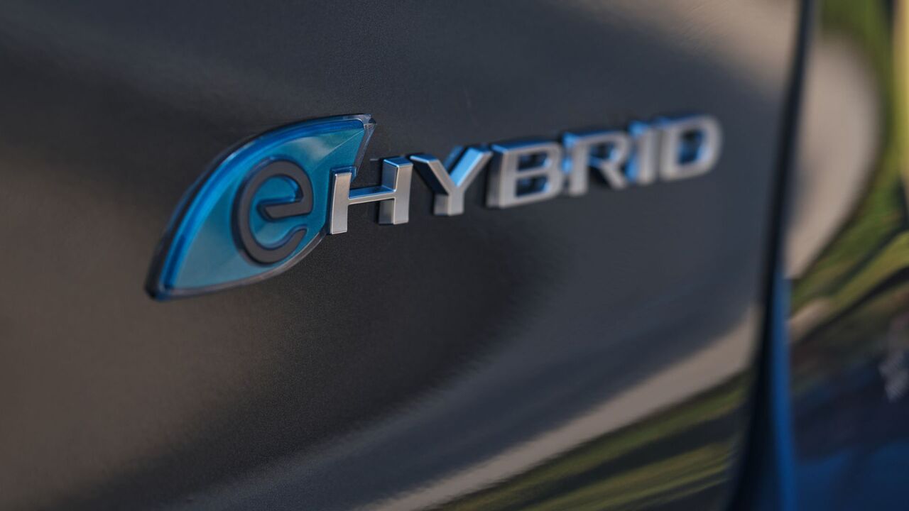 2025 クライスラー パシフィカ プラグイン ハイブリッド バッジ