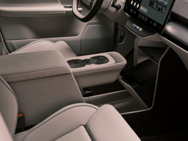 볼보 EX60 센터 콘솔 디테일.