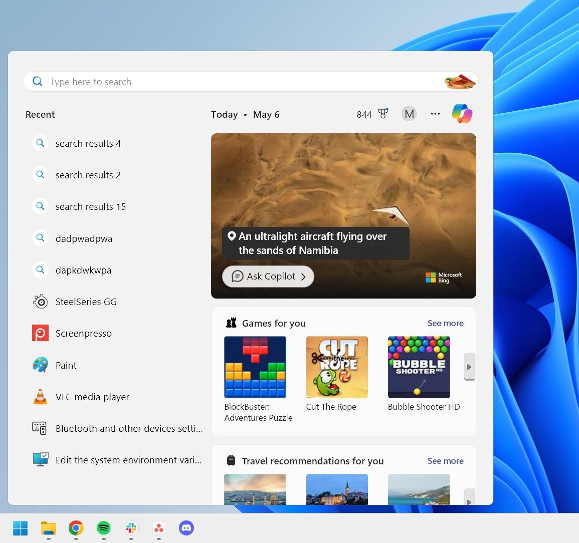検索バーが開いた Windows 11 のスタート メニュー。