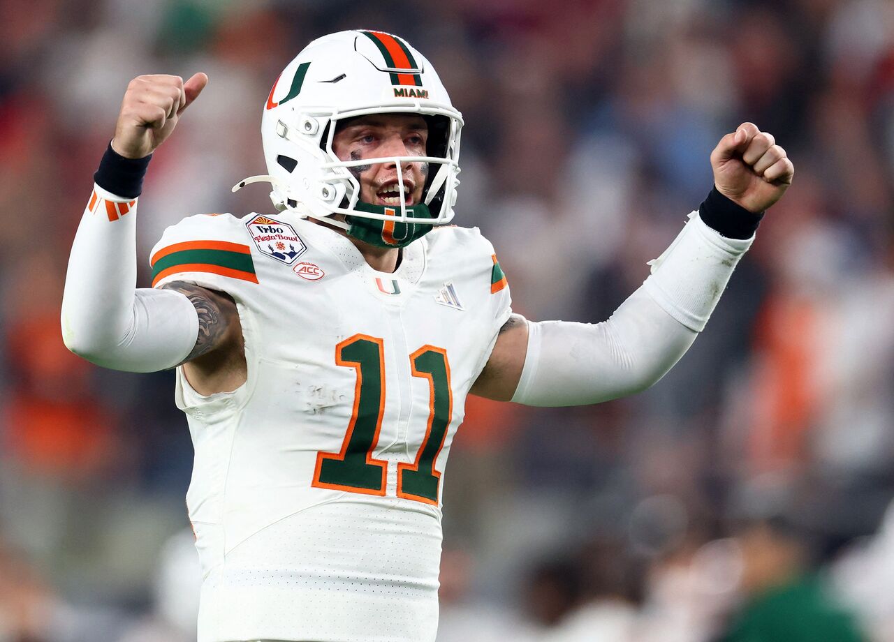 게임 초반에 축하를 보낸 Carson Beck은 Fiesta Bowl에서 마이애미가 Ole Miss를 상대로 31-27 승리를 거둔 마지막 순간에 게임 우승 돌진 터치다운을 기록하여 CFP 타이틀 게임에 진출했습니다.