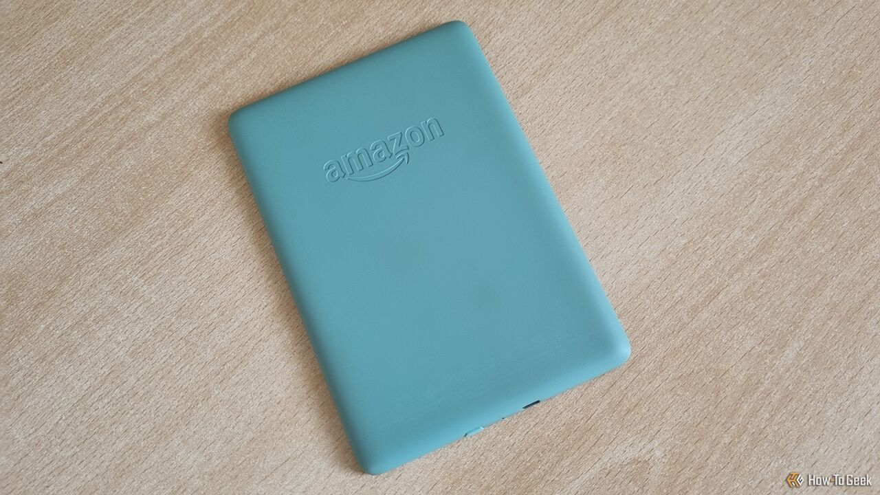 Kindle Paperwhiteの背面。 