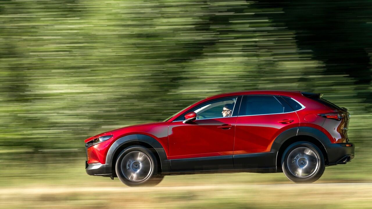 2020 Mazda CX-30の側面図 