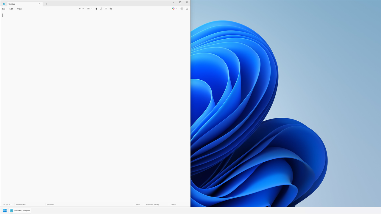 メモ帳が画面の左側にスナップされました。 