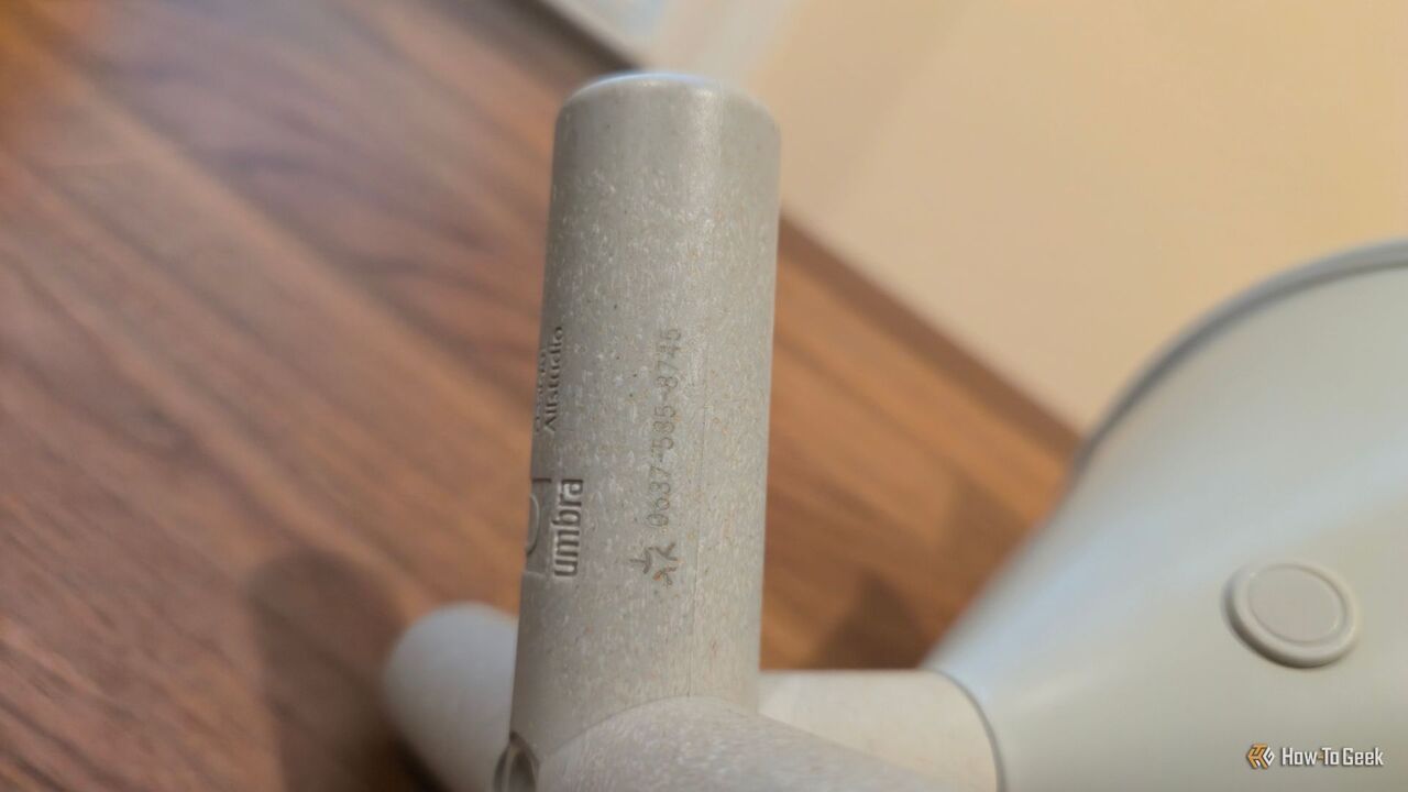 Umbra Cono ポータブル スマート ランプのペアリング コードを確認します。