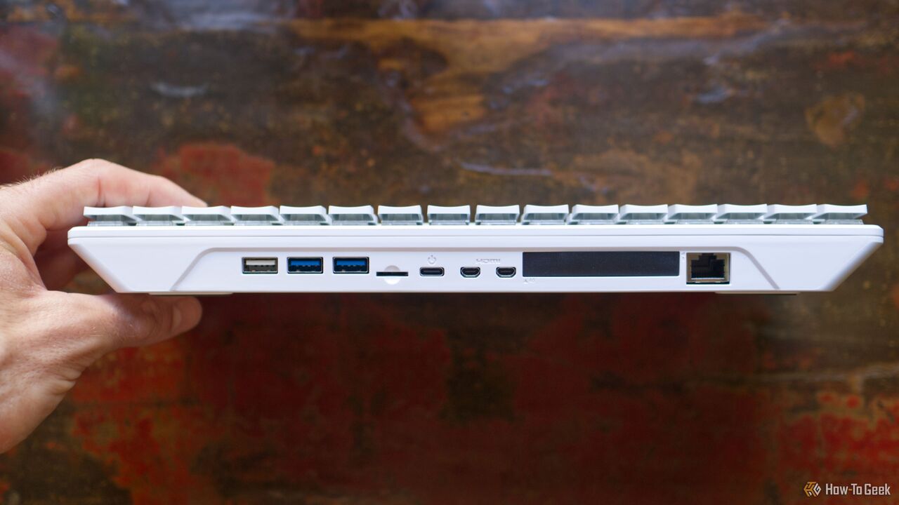 Raspberry Pi 500+ の IO。