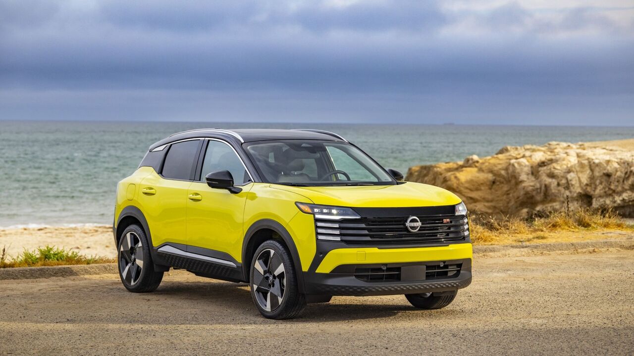 2025 Nissan Kicks のフロント 3/4 ショット