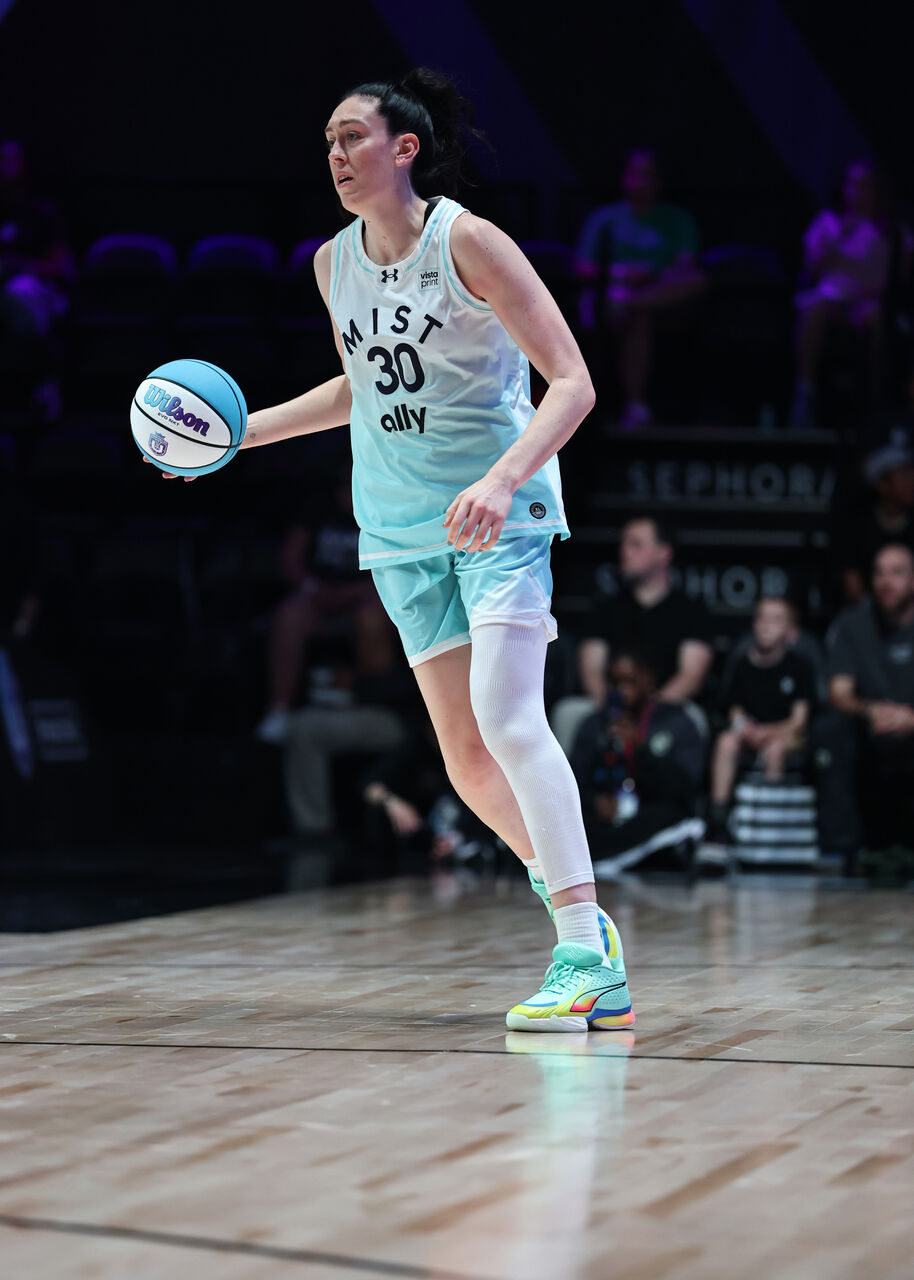 브리아나 스튜어트(Breanna Stewart)가 2026년 1월 5일 Unrivaled 리그의 Mist에서 뛰고 있습니다.