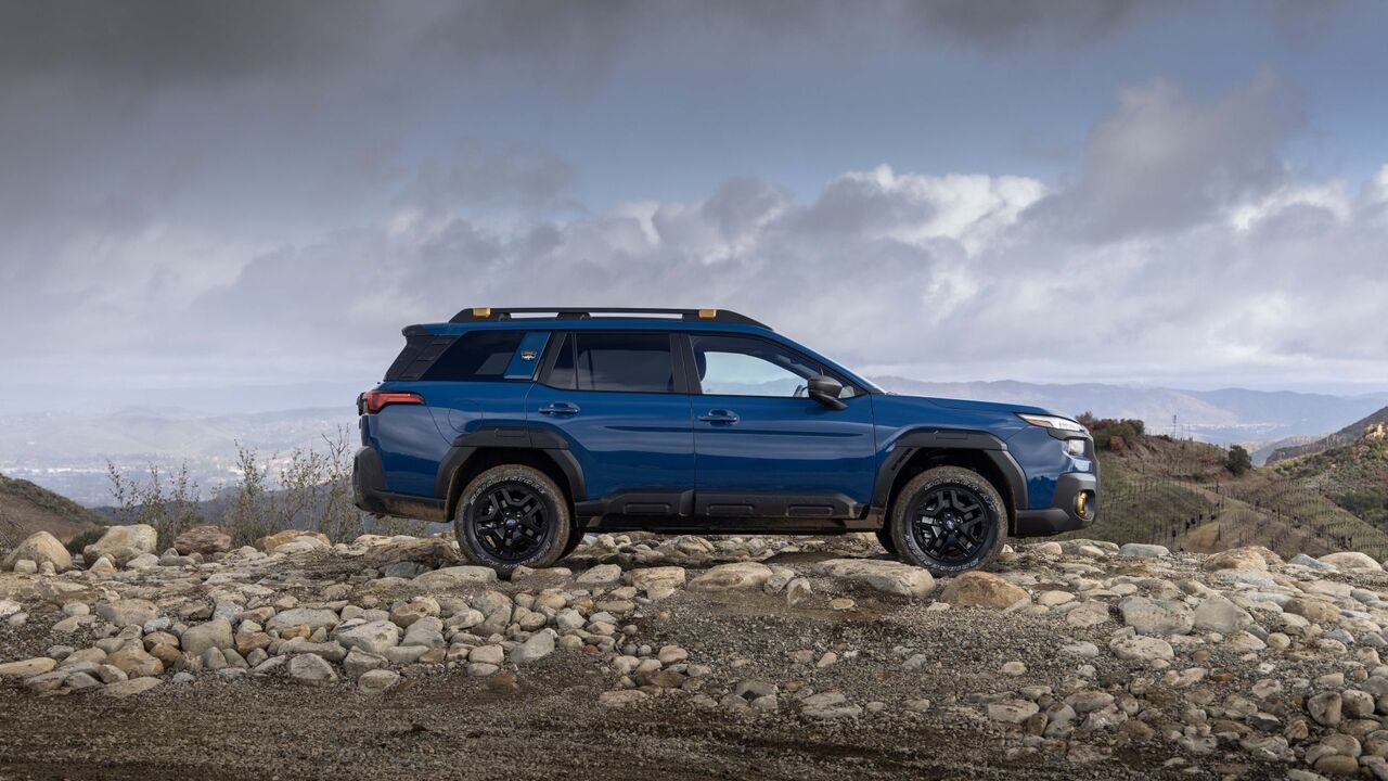 2026 スバル アウトバックの横顔ショット