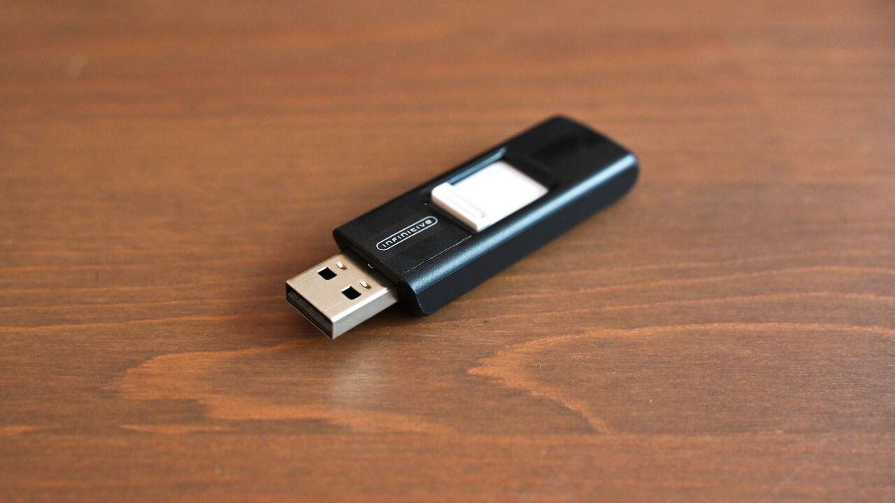 USB ドライブ。
