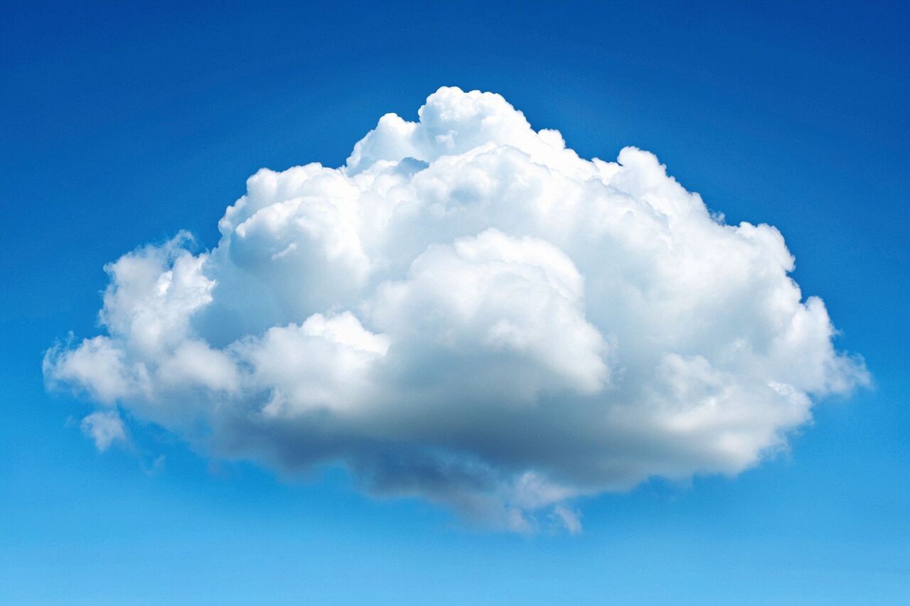 空にはふわふわの雲。