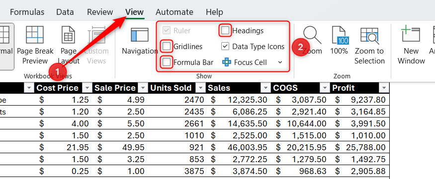 Excel のリボンの[表示]タブの[表示]グループで、グリッド線、見出し、および数式バーのチェックがオフになっています。