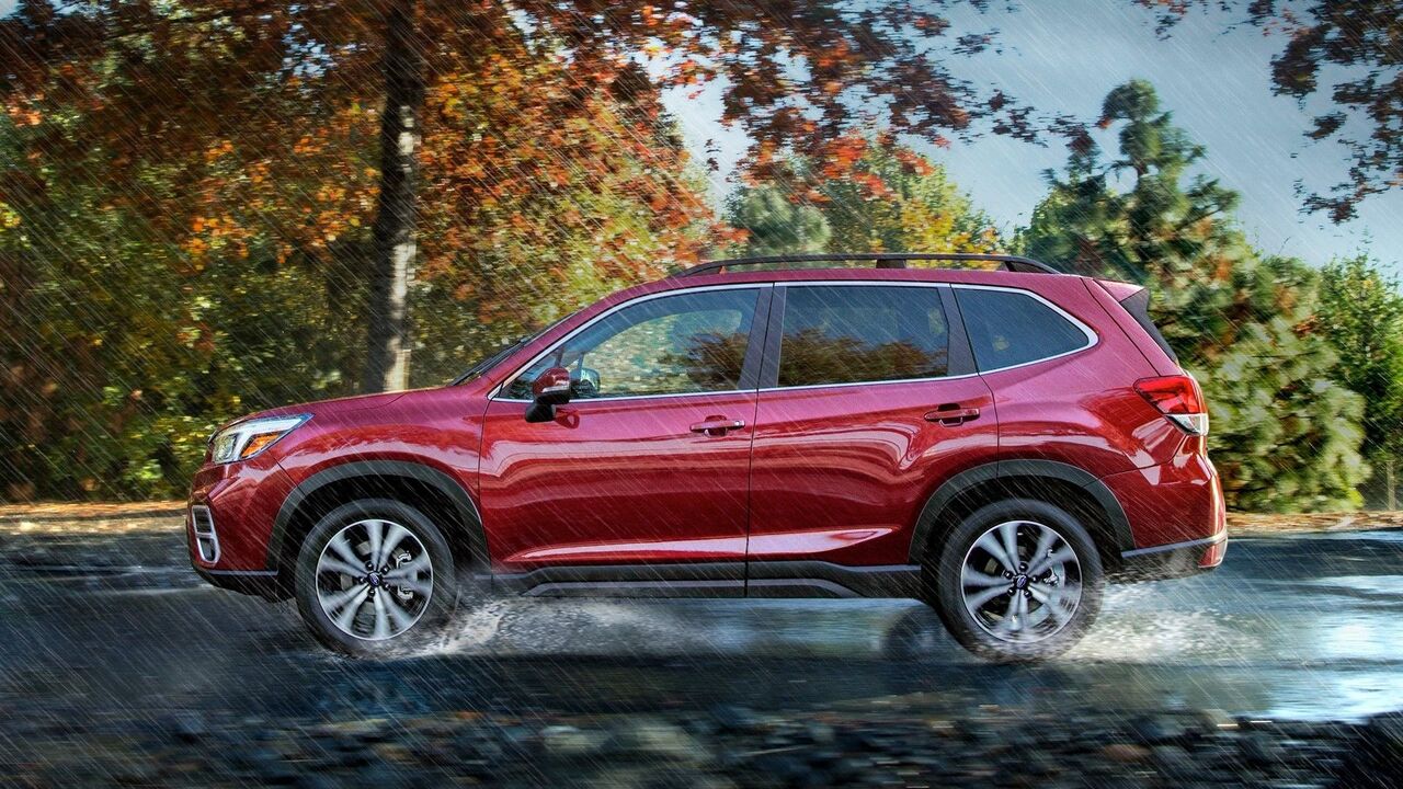 2019 スバル フォレスターの横顔ショット