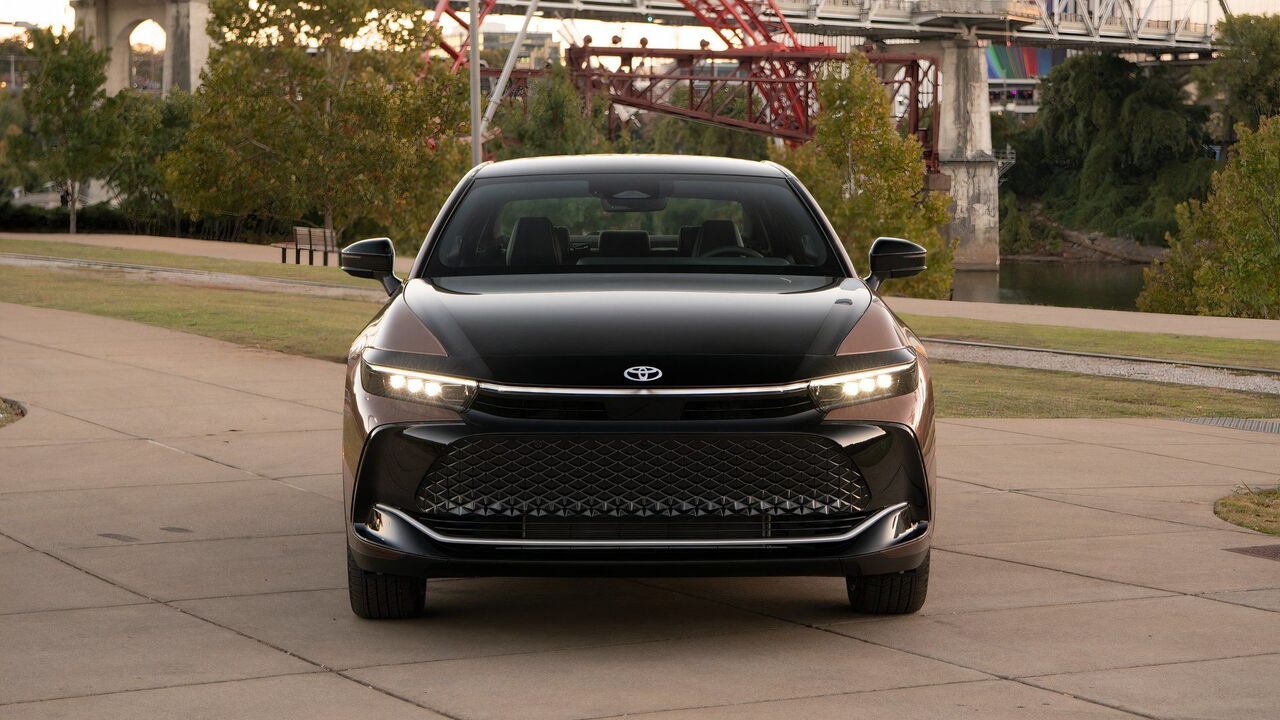 2026 トヨタ クラウンの静的なフロントエンド ショット。