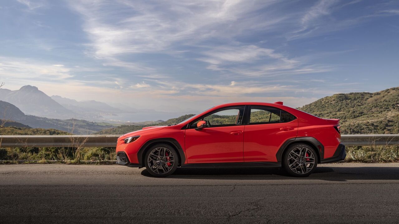 2024年型スバルWRXの横顔ショット