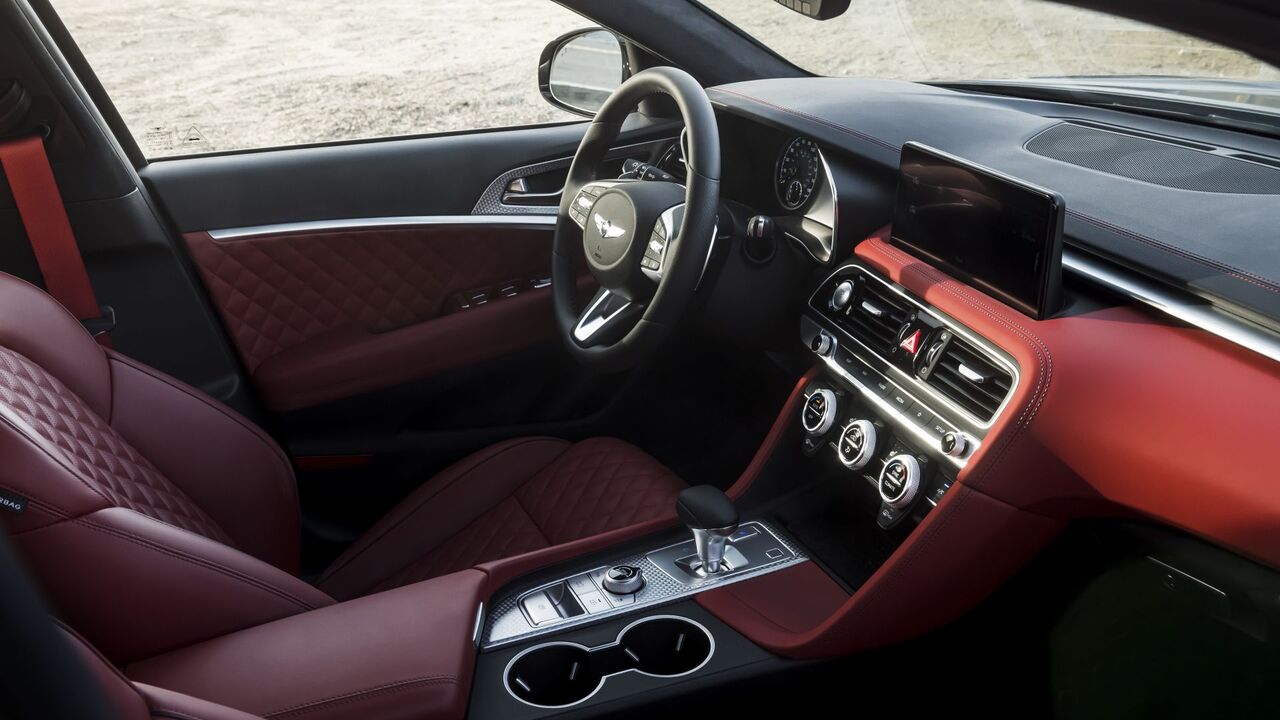 2025年型ジェネシスG70のダッシュボードの内部写真