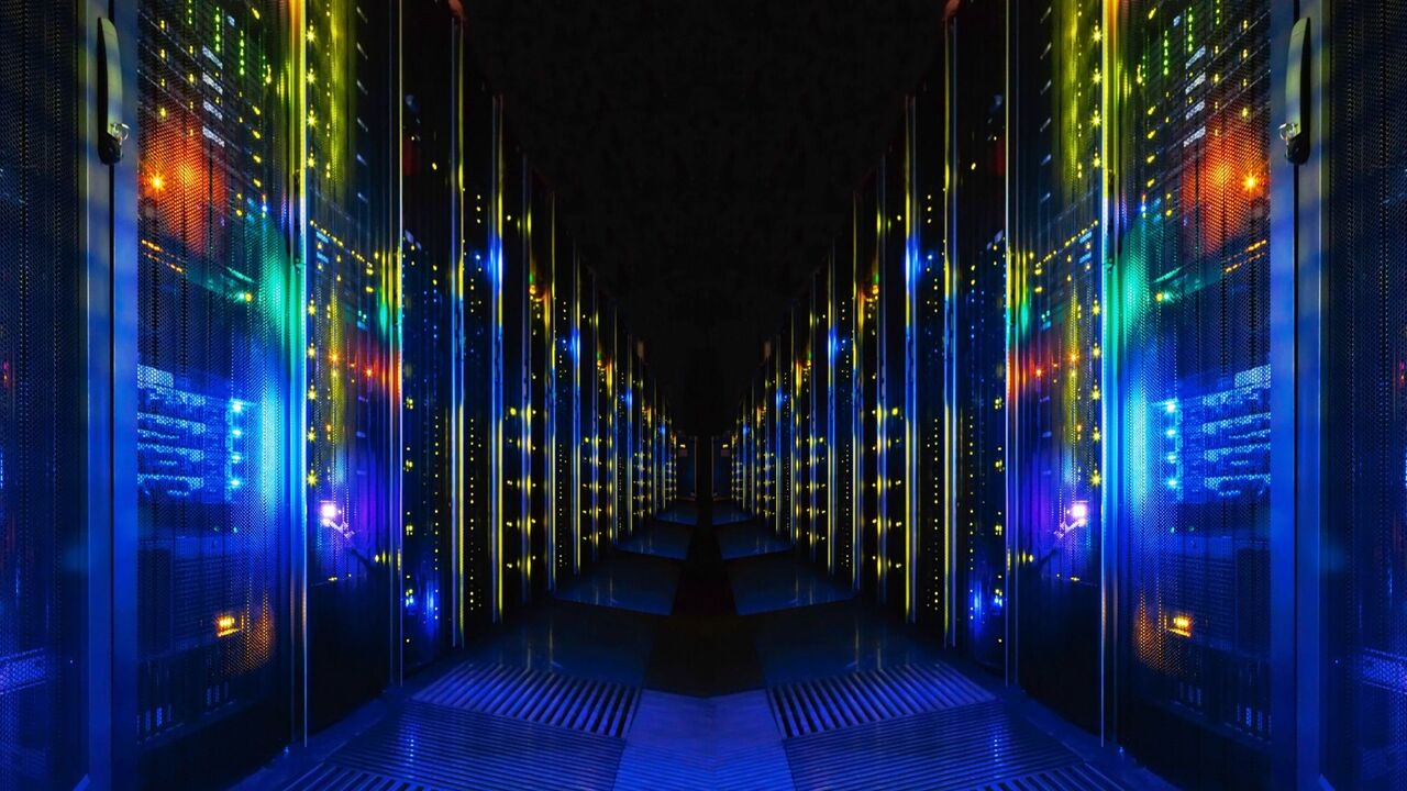 ハイ パフォーマンス コンピューティングを表すコンピューター ラックの芸術的なレンダリング。