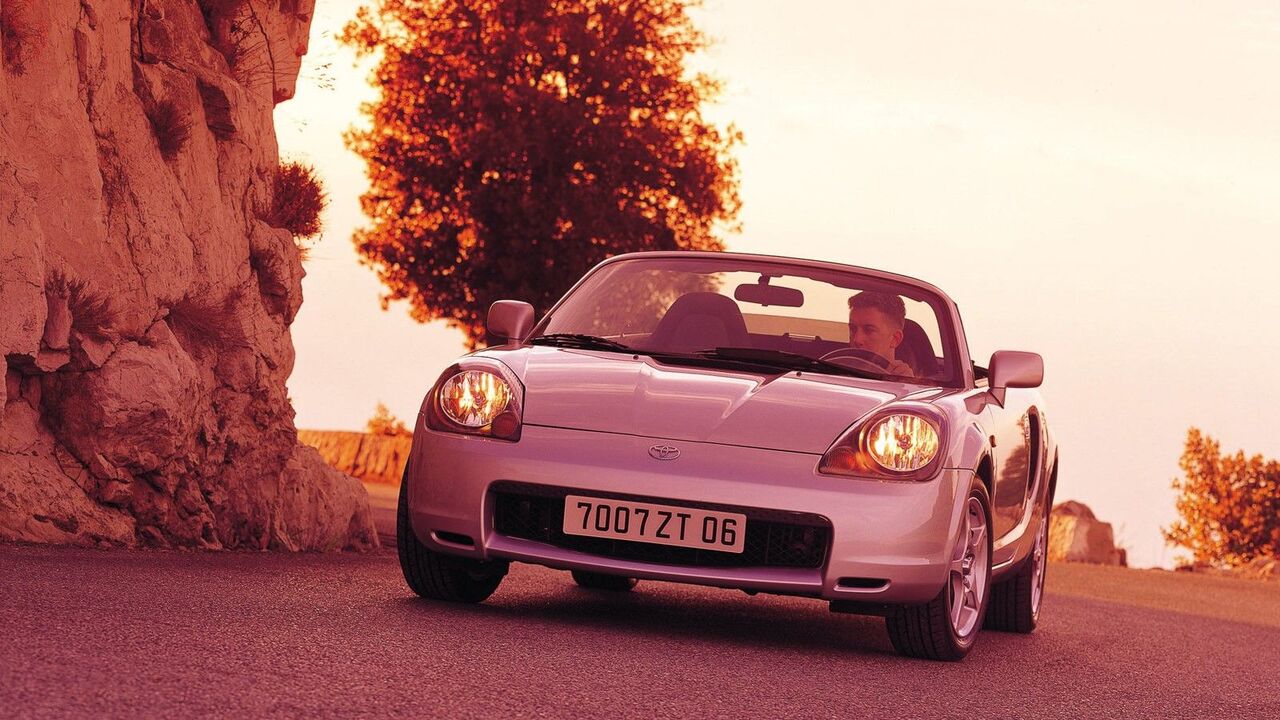 2000 トヨタ MR2 のフロント 3/4 ショット