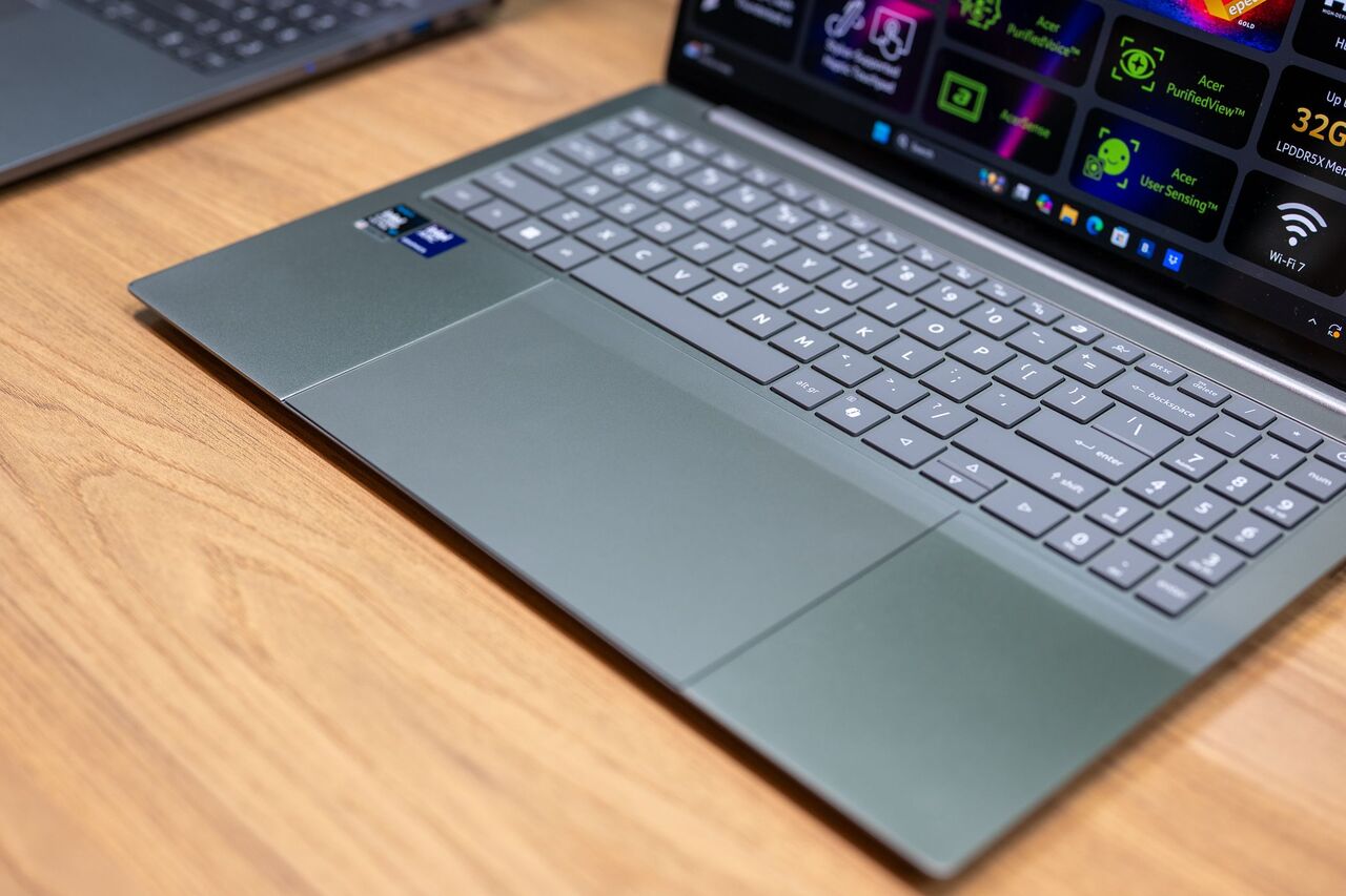 Acer Swift Edge 16 AI 大型トラックパッドが CES 2026 で展示されました。