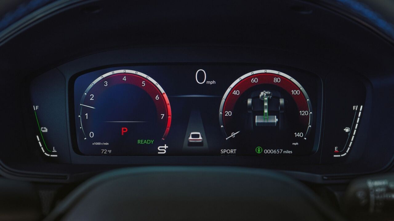 2026 ホンダ プレリュード ハイブリッドのデジタル インストルメント クラスターのクローズ アップ ショット。