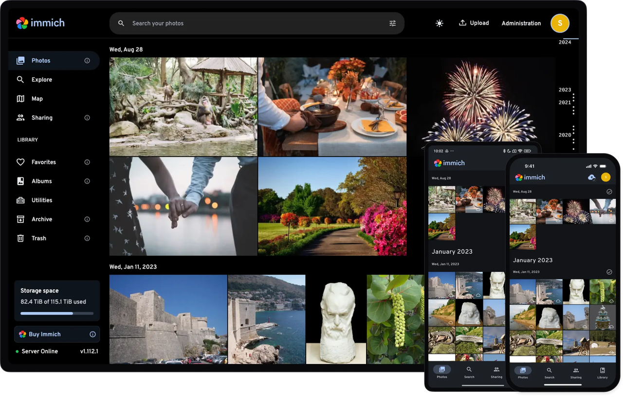 インターフェイスを示す Immich 公式スクリーンショット。