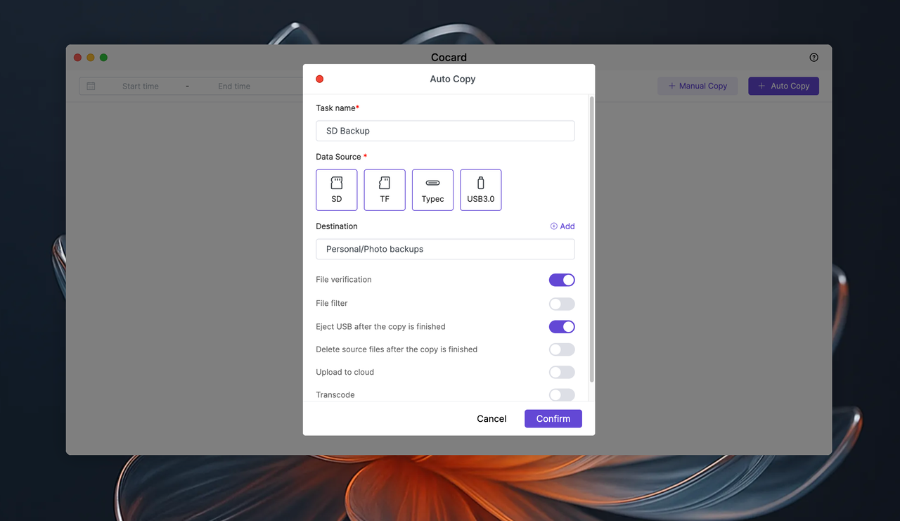 ボタンを押すだけで SD カードをバックアップする自動バックアップ ソフトウェアを示す Zettlab D4 NAS 上の ZettOS のスクリーンショット。