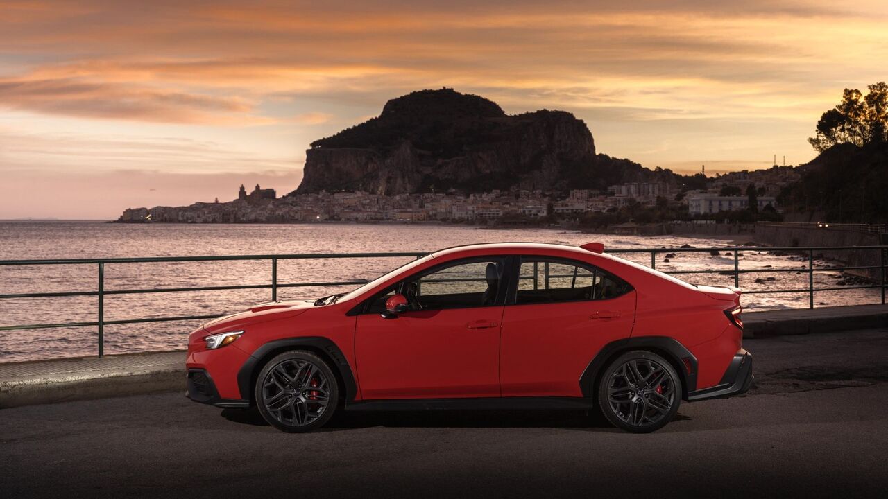 2024年型スバルWRXの横顔ショット