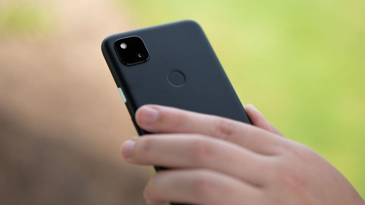 Pixel 4aの背面指紋センサー