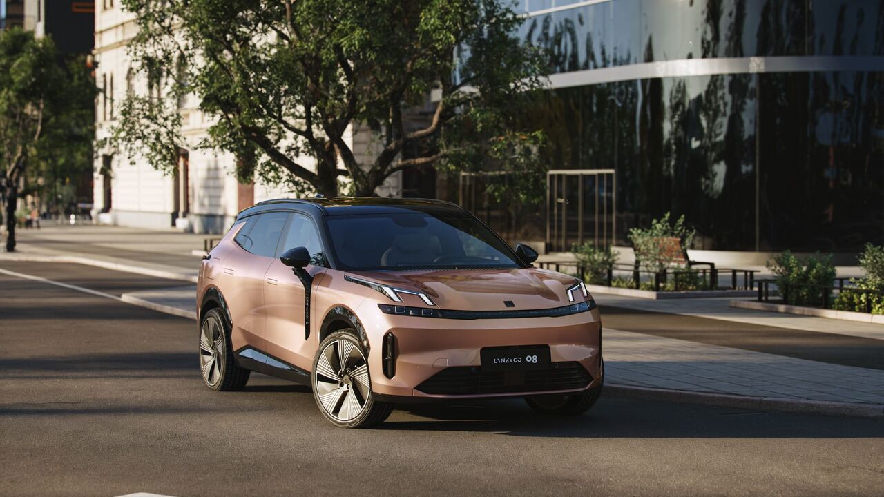 Lynk-&-Co-8-フロント-スリークォーター