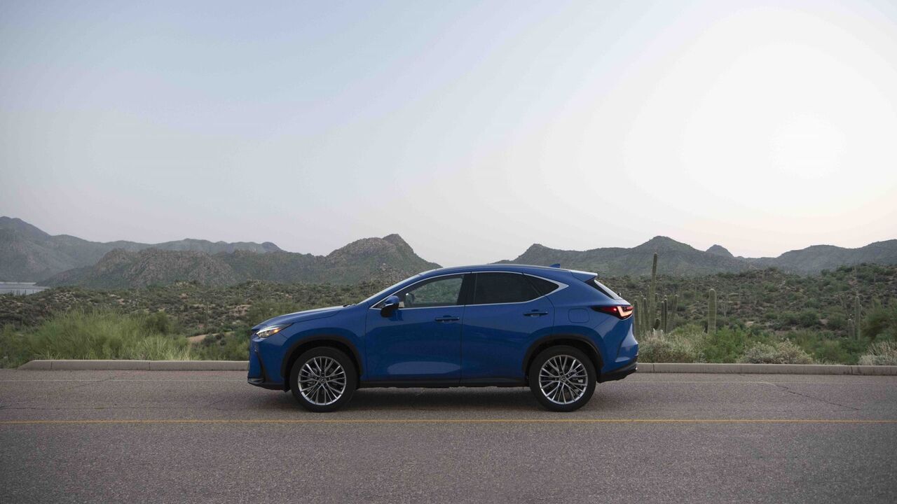 2026年型レクサスNXの横顔写真