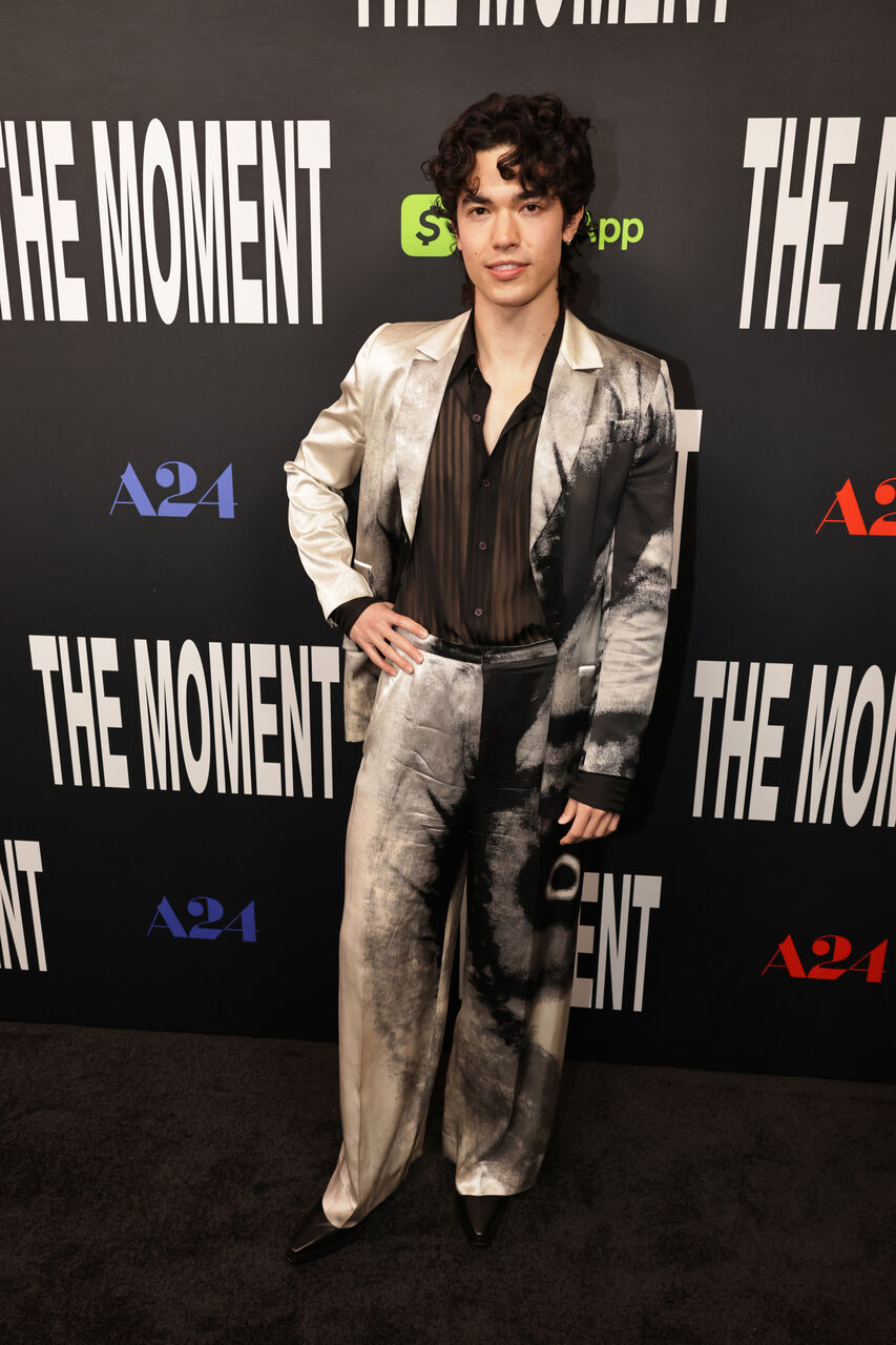 코난 그레이가 시사회에 참석합니다. "순간"