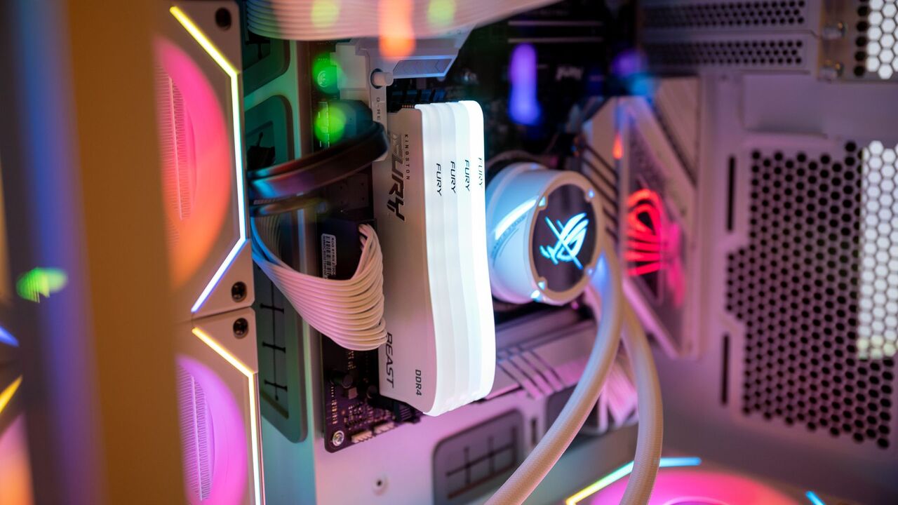 Kingston FURY Beast DDR4 RGB スペシャル エディション メモリをゲーミング PC に搭載。
