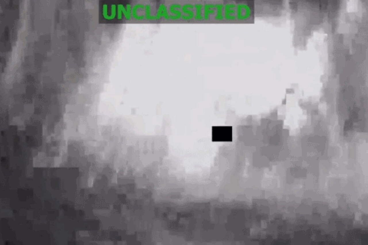 USSOUTHCOM은 마약 테러 용의자 한 명을 수색하기 위해 수색 및 구조 시스템을 가동했으며, 관리들은 그 사람이 공습에서 살아남았다고 밝혔습니다.