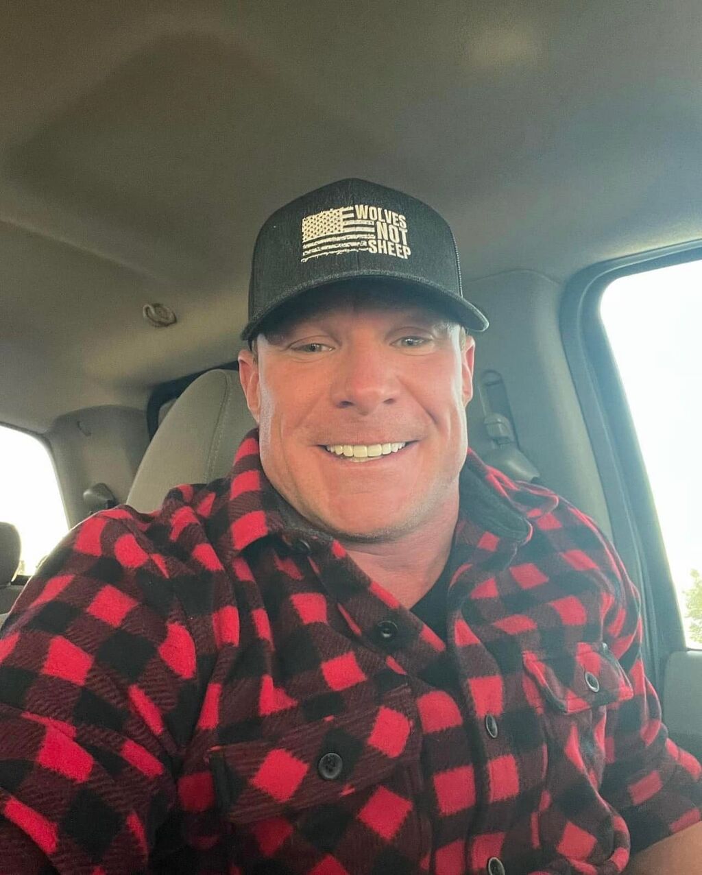 Swanson은 뇌 손상을 입은 후 생명 유지 장치를 받았고 2023년 3월 10일에 사망했습니다.