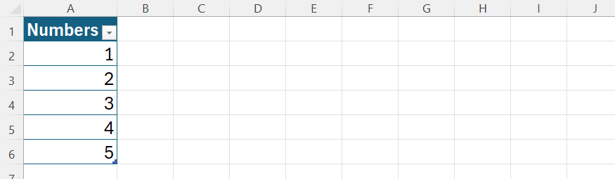 「Numbers」という名前の 1 つの列と、1 から 5 までの数字が個別の進行行を占める Excel テーブル。